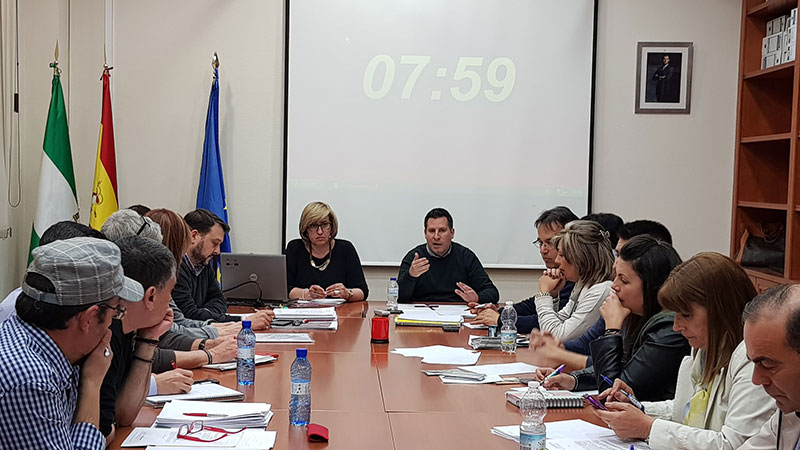 El Gobierno de Pearroya sigue en el aire