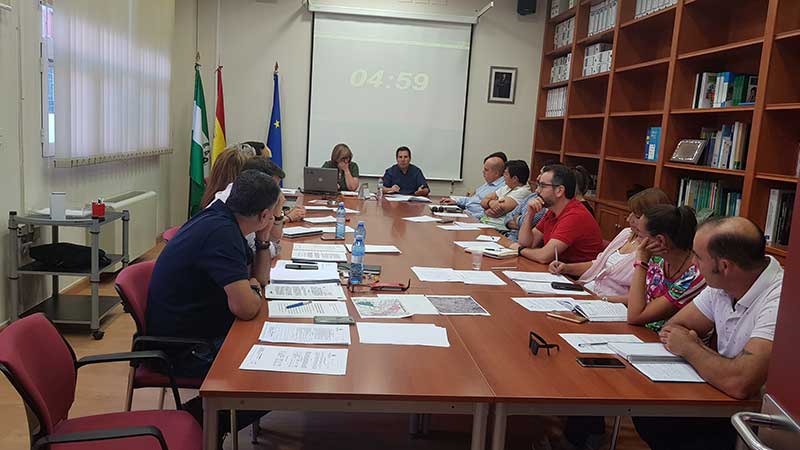 Una plaza de oficial y dos de pen
