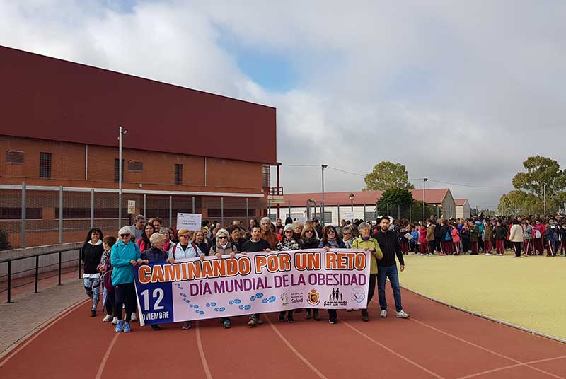 Ms de 600 escolares participan en la actividad caminando por un reto
