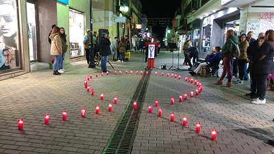 En el acto se procedi a la lectura de un manifiesto as como a la lectura de 52 poemas