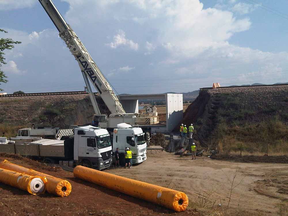 Creaci�n de paso sobre la v�a