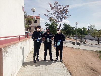 Reparto de  mascarillas para todos los vecinos