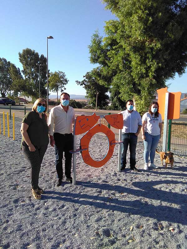Inaugurado un parque canino en Pearroya-Pueblonuevo