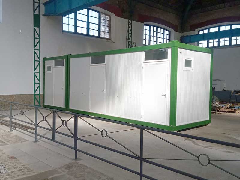 Instalacin de aseos modulares en el Almacn Central