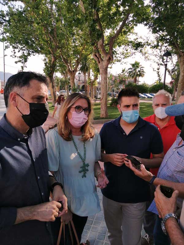 Afiliados junto a senadores