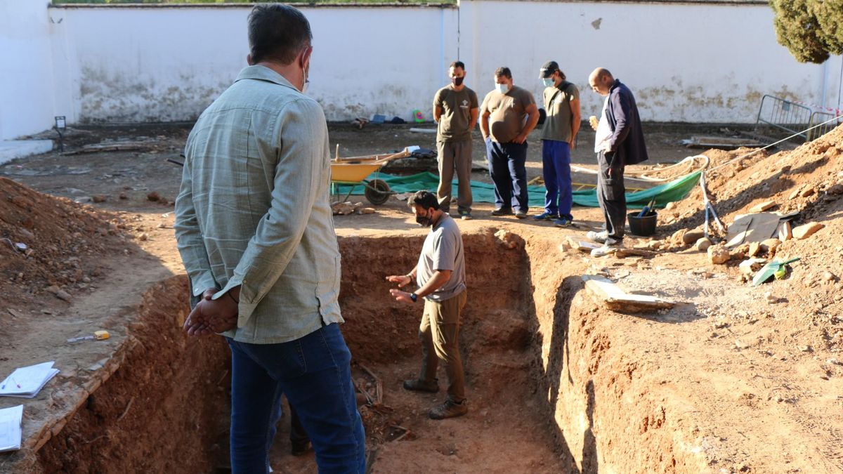 Buscan a familiares de siete personas fusiladas en Pearroya