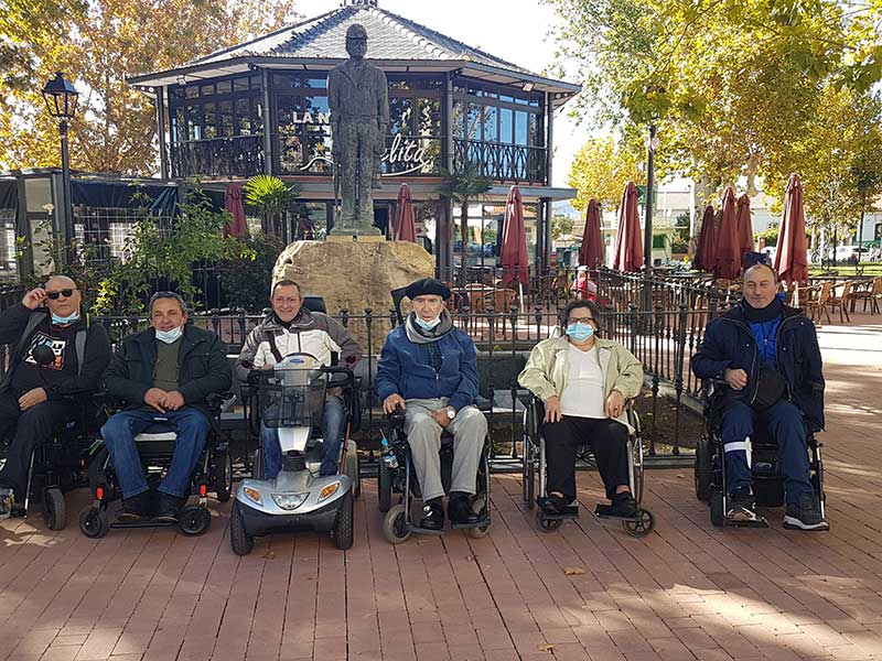 Personas en silla de rueda, protestan en Pearroya-Pueblonuevo