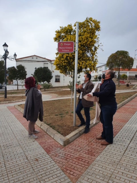 Hija y nieto de Mateo descubren la placa junto a Jos Ignacio