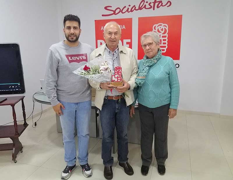 El homenajeado se afili al partido en 1979