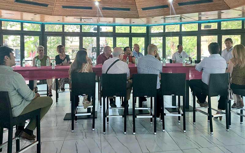 Antonio Repullo se rene con empresarios