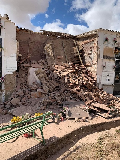 Derrumbe de nichos en el Cementerio de Pearroya