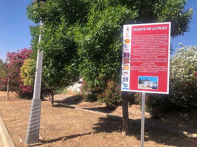 Paneles tursticos en distintos edificios
