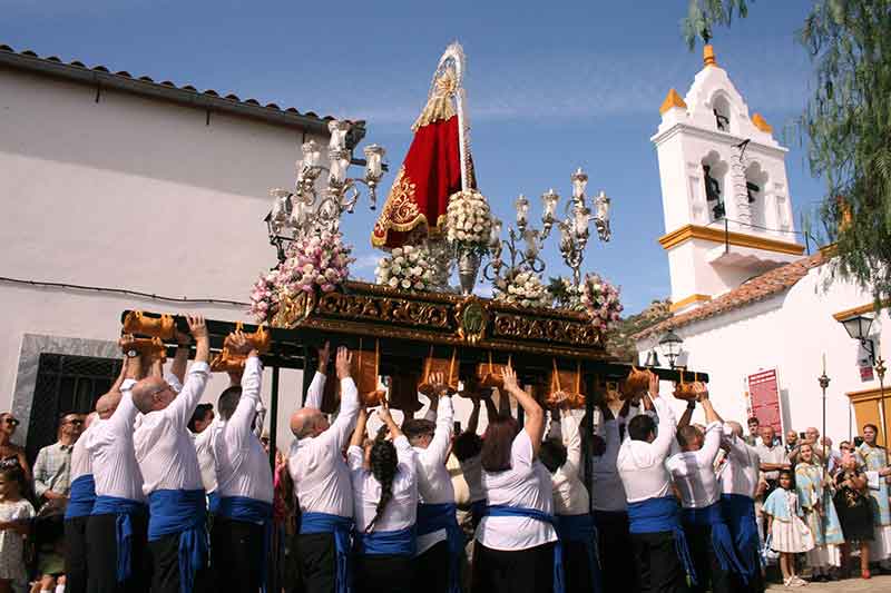 La Virgen del Rosario, protagonista durante todo octubre