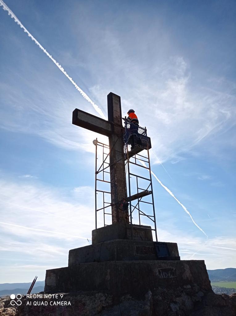 Restauracin de la cruz del Pen