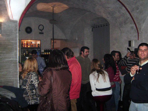 Inauguraci�n  del pub `H Q`