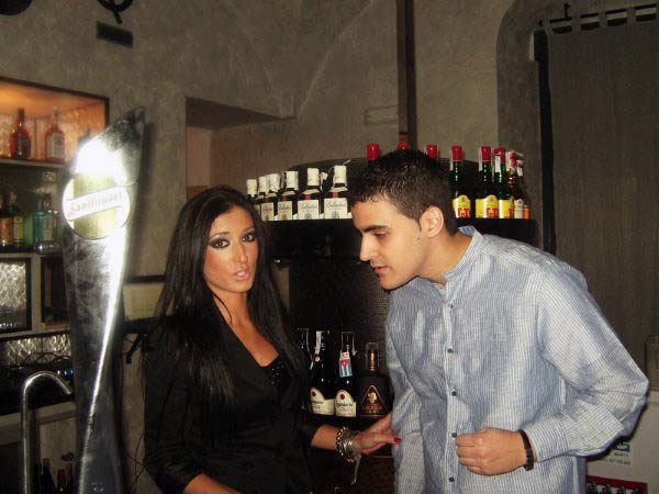 Inauguraci�n  del pub `H Q`