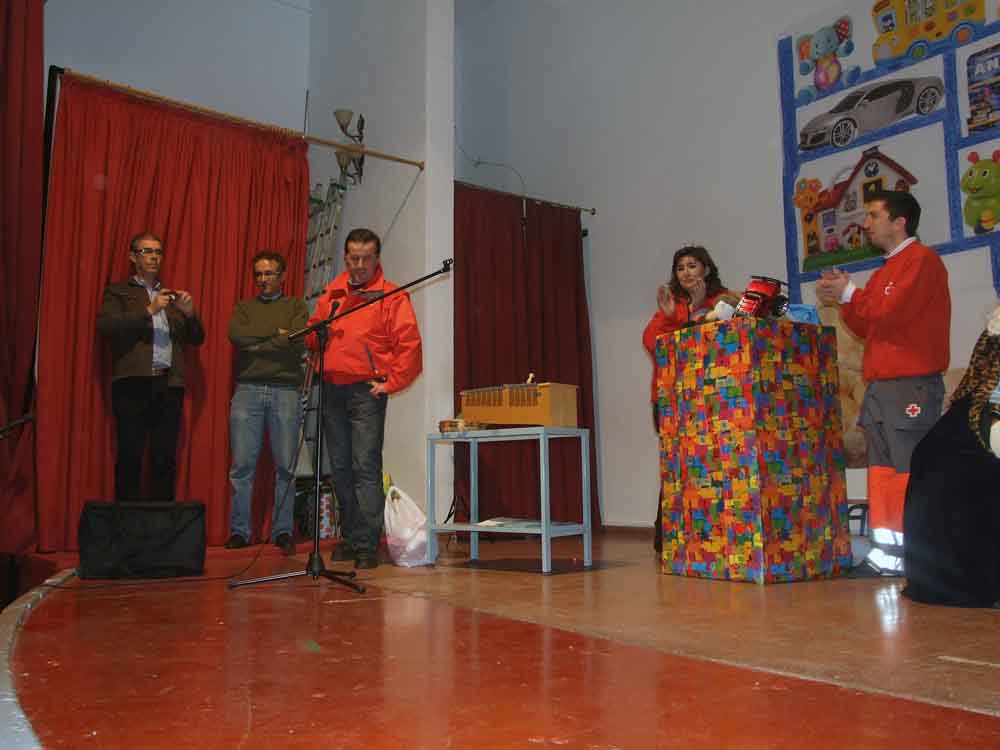 Recogida de alimentos y juguetes