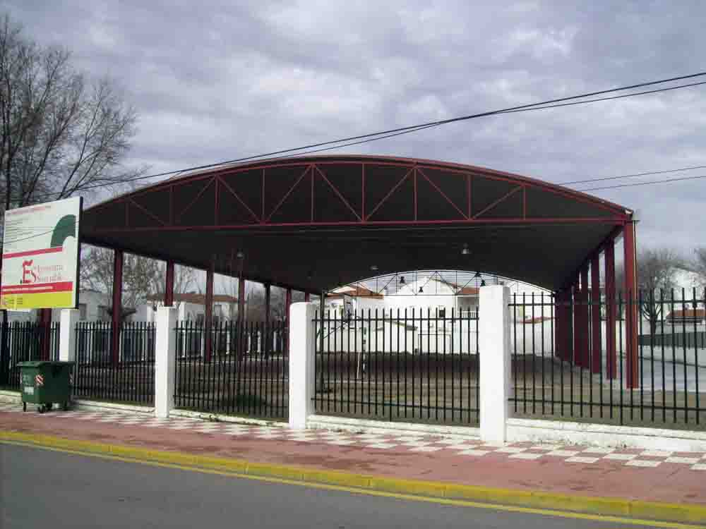 Colocada la cubierta de la pista de Alfredo Gil