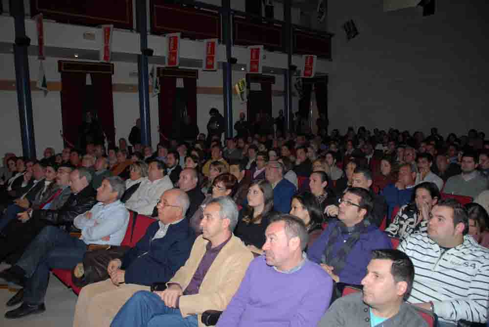 El PSOE presenta a Jos� Porras como candidato