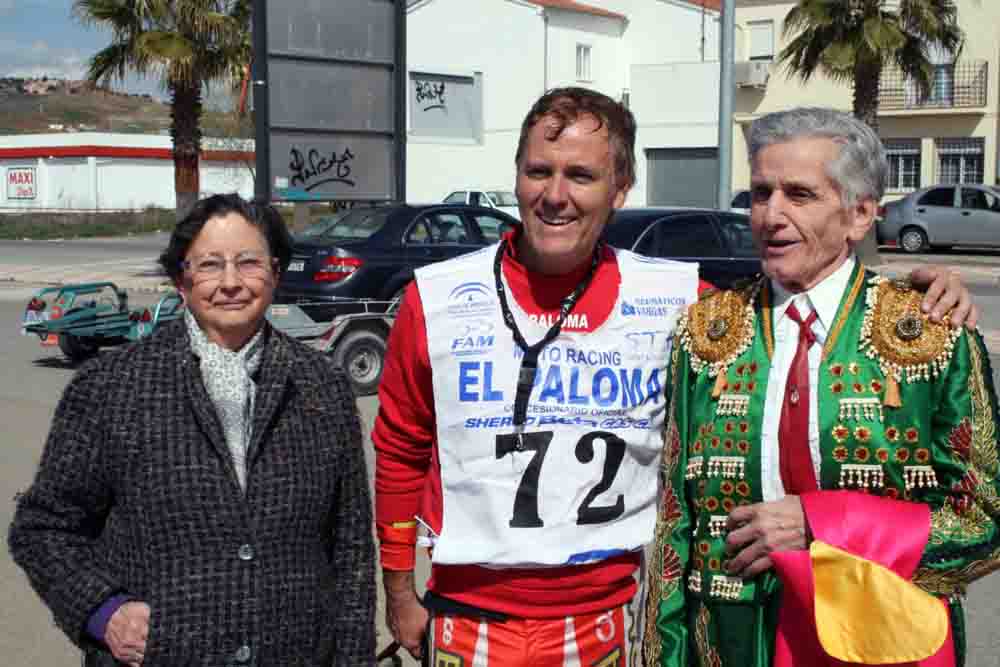 El maestro Juan Mu�oz Pajuelo pide la alternativa al presentador Enrique Romero