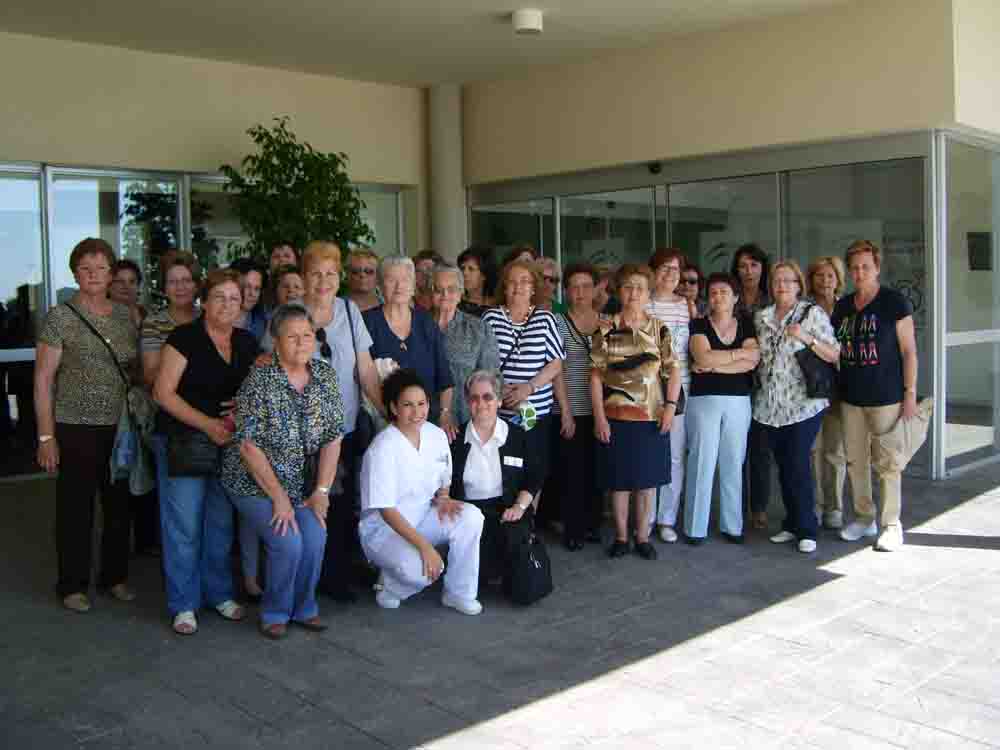 Un grupo de 35 mujeres de la zona visitan el Hospital