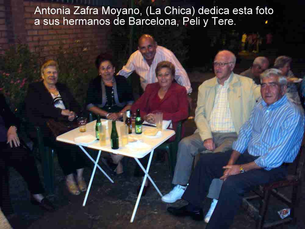 Antonia es la se�ora de enmedio, y dedica esta foto a sus hermanos