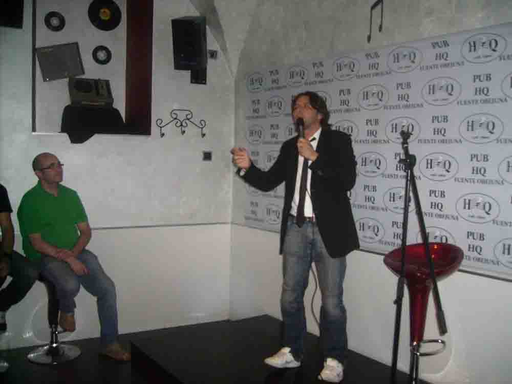 Actuaci�n de Julio a Secas en Pub HQ