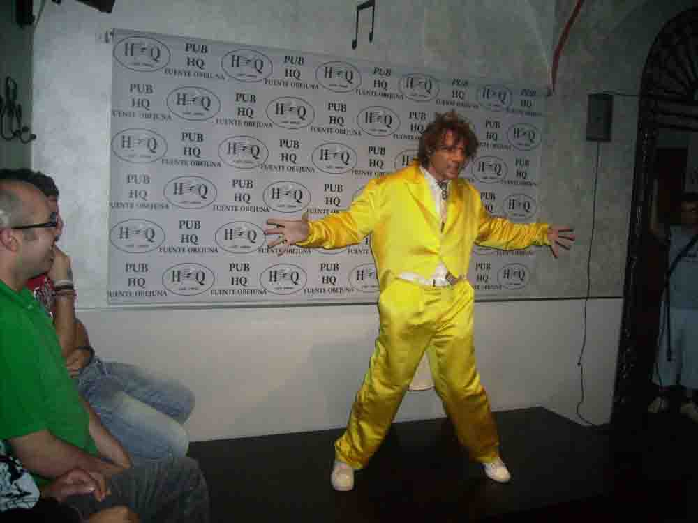 Actuaci�n de Julio a Secas en Pub HQ