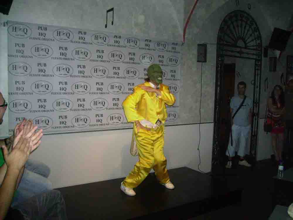 Actuaci�n de Julio a Secas en Pub HQ