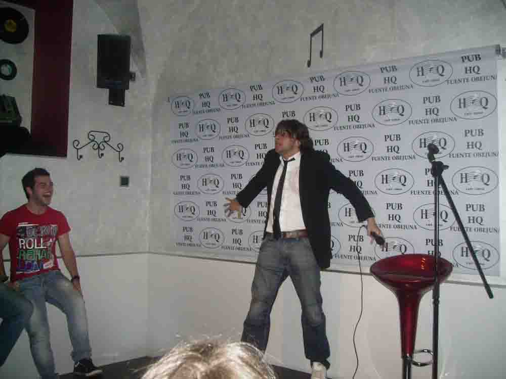 Actuaci�n de Julio a Secas en Pub HQ