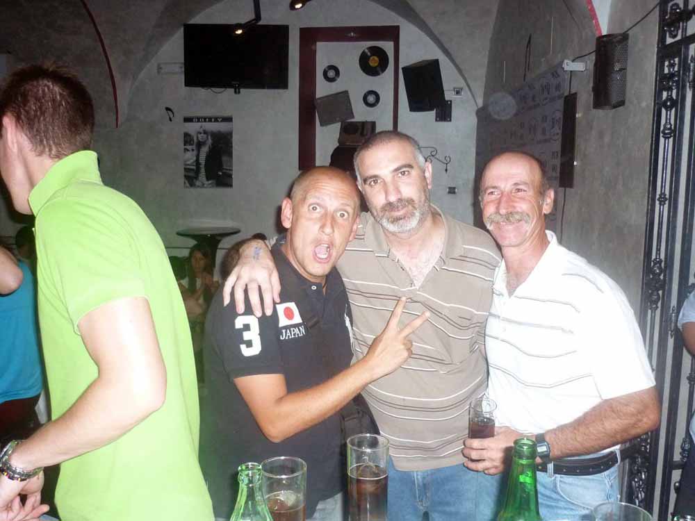 Actuaci�n del humorista Jes�s Ca�ete en pub HQ 