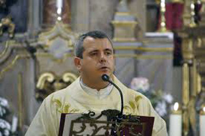 El prroco de Santiago se toma un ao sabtico 