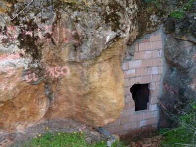 Lamentable aspecto de como est actualmente la cueva