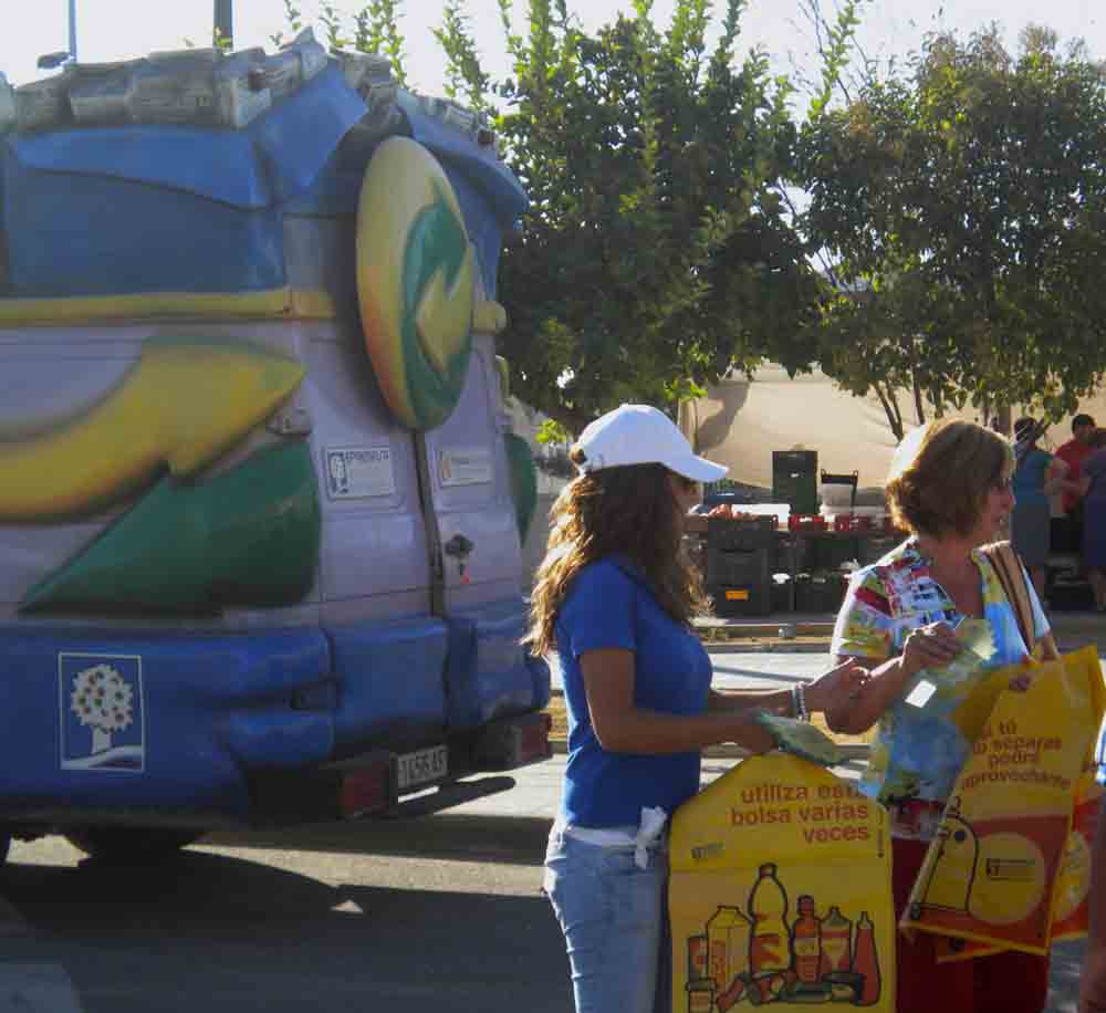 Visita del Furg�n de Reciclaje a Pe�arroya