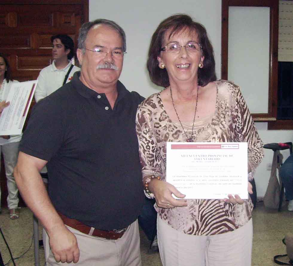 Homenajeadas dos voluntarias de Cruz Roja 