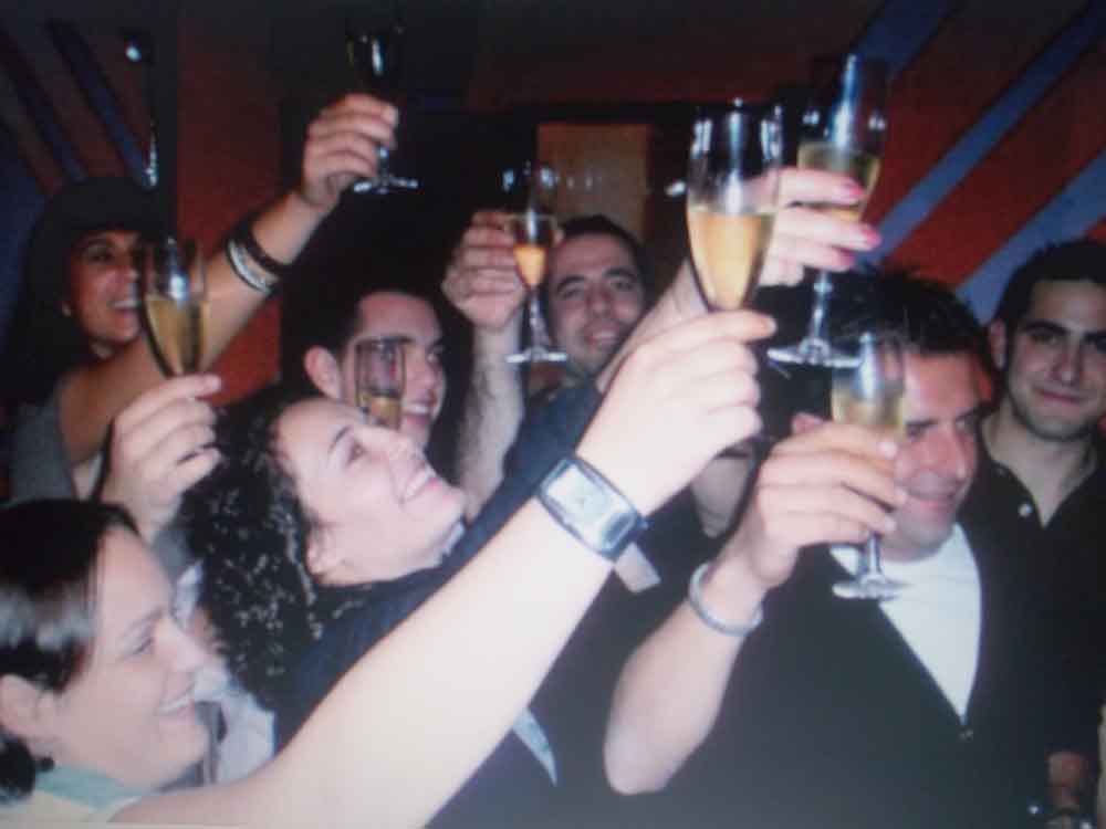 Fiesta aniversario en �le Petit Caf� 