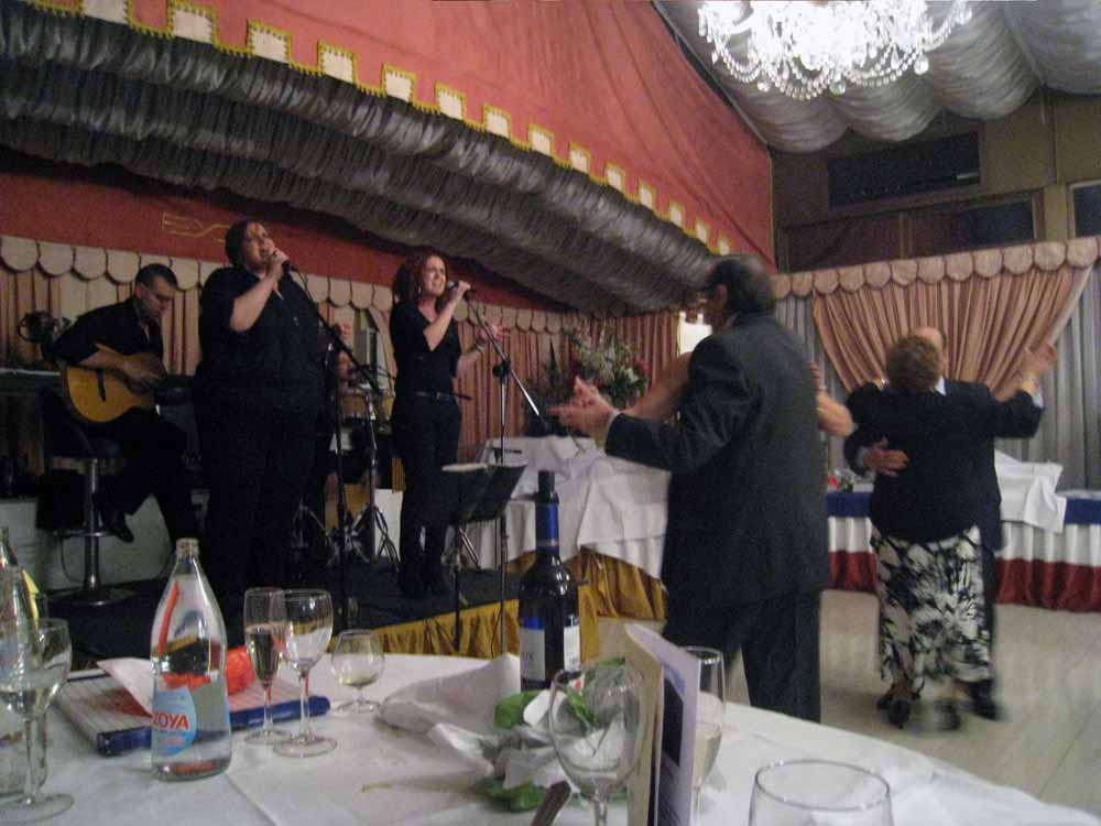 Actuaci�n del Grupo `A Nuestro Aire`