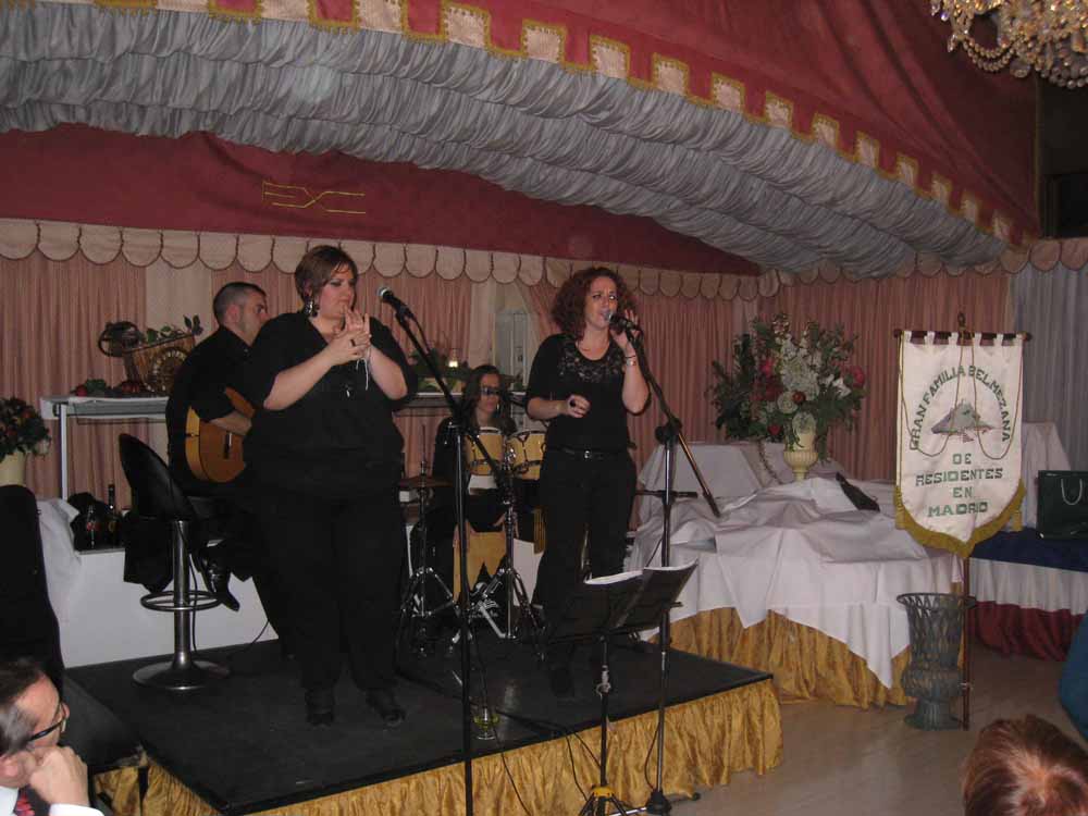 Actuaci�n del Grupo `A Nuestro Aire`