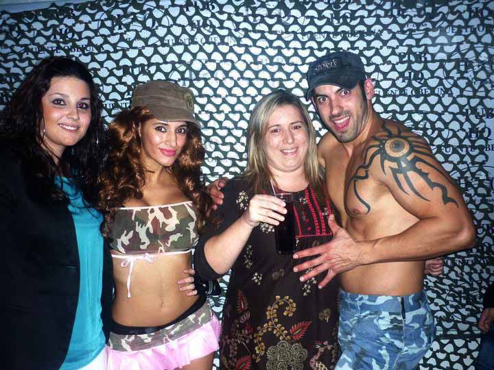       Fiesta Militar en Pub �HQ�