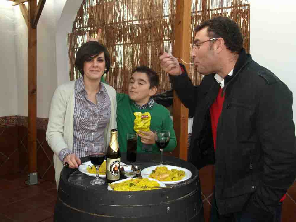      Pub �HQ� celebra el puente festivo