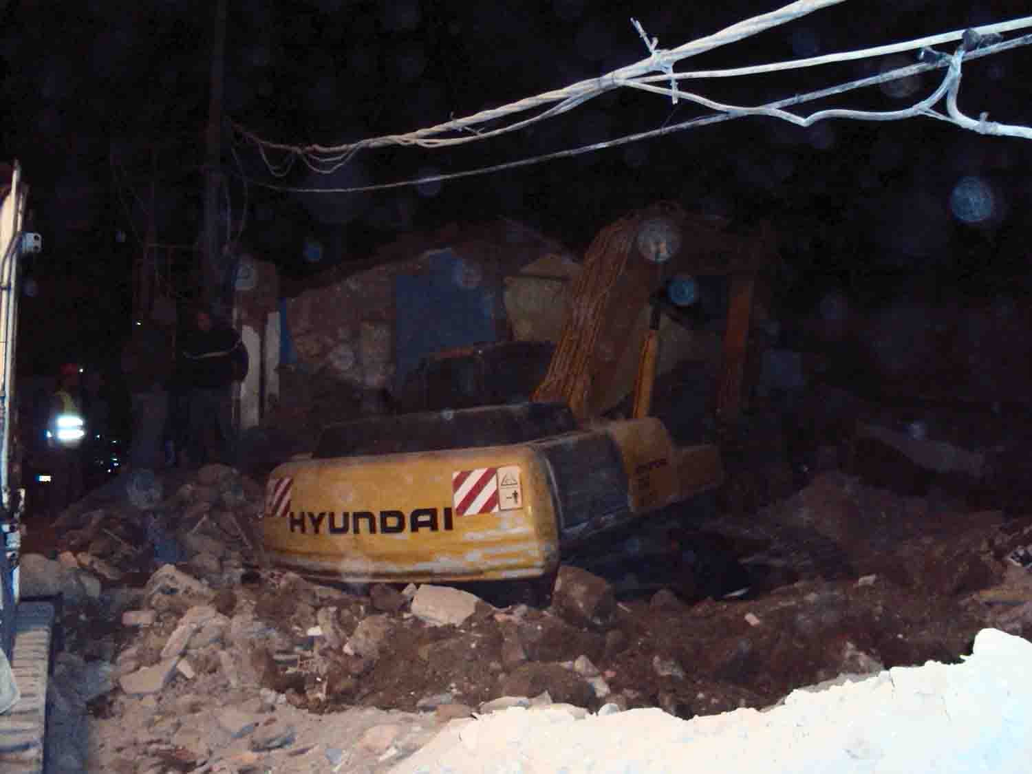 Una m�quina se hunde en el s�tano de  una vivienda