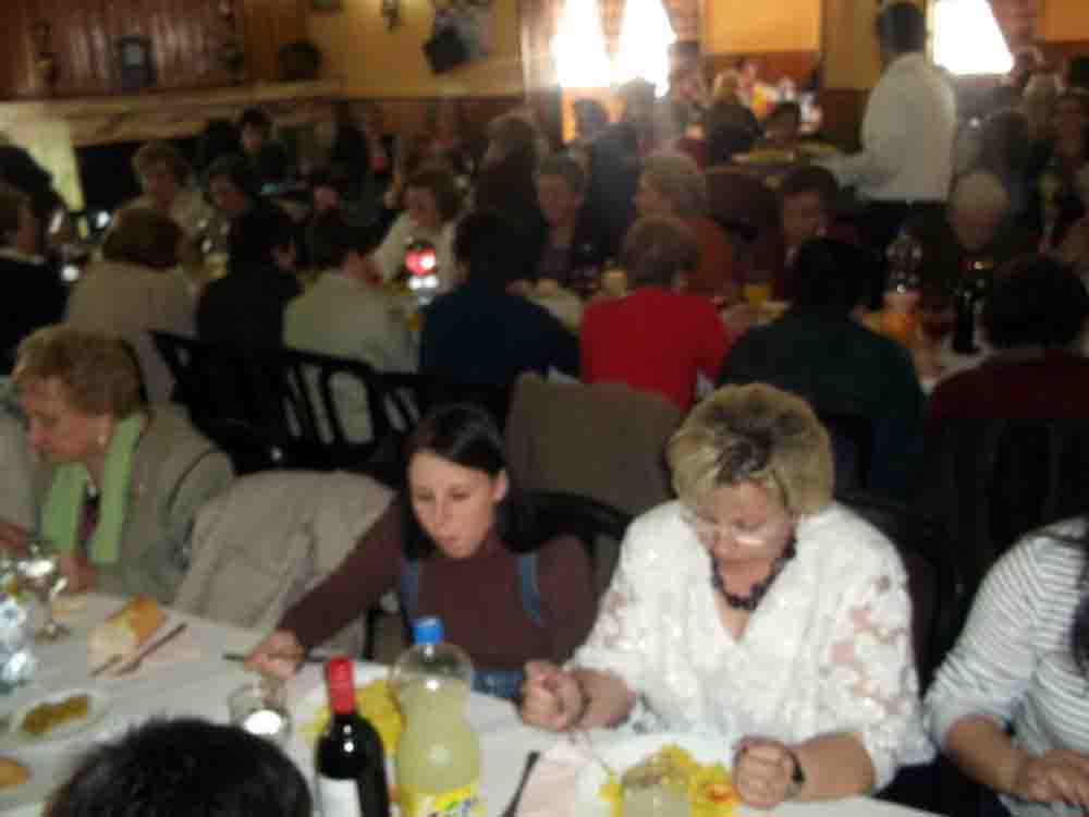    Dentro del amplio abanico de actividades que se han organizado para celebrar el d�a de la Mujer, tuvimos la tarde del viernes 9 de Marzo una sesi�n de aerobit�n en el Polideportivo Municipal Cubierto de Fuente Obejuna dirigida a las mujeres del municip