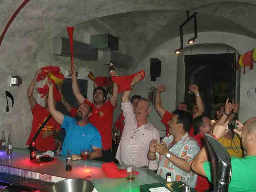 Vive la Roja en Pub �HQ� en Fuente Obejuna