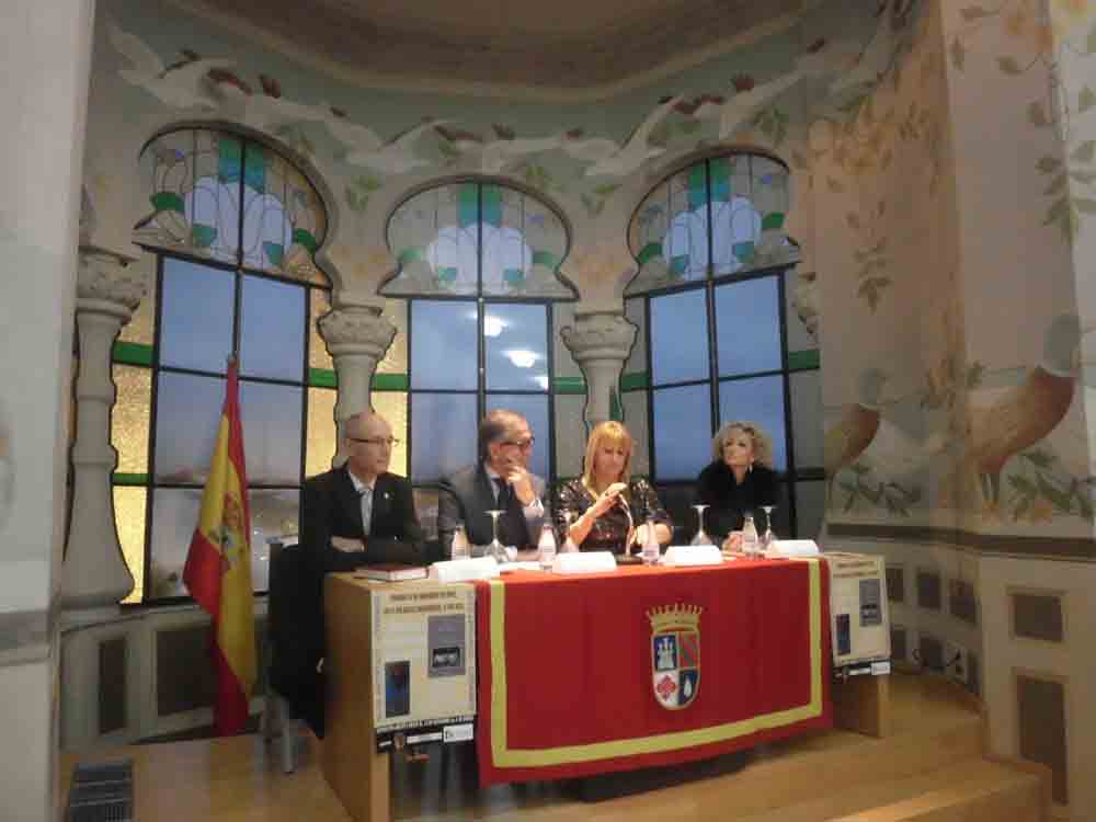 Presentaci�n de libros y exposici�n de cuadros