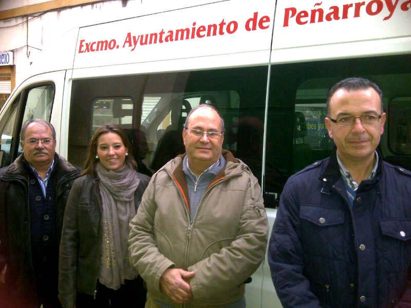 Mara Gil entrega un vehculo adaptado