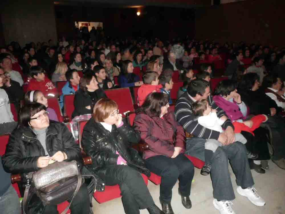 El publico abarrot� el teatro