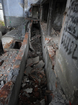 El rea de mandos de la Central Trmica reducida a escombros 