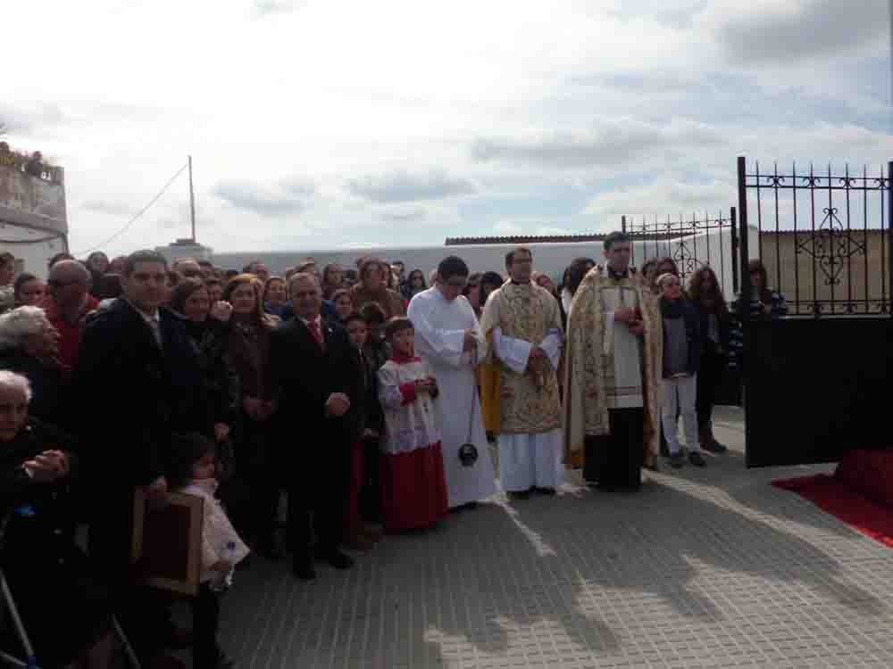 Bendicin del azulejo-retablo en San Miguel