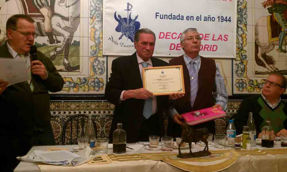 Homenaje a Emilio Morales en la Pe�a taurina USERA 