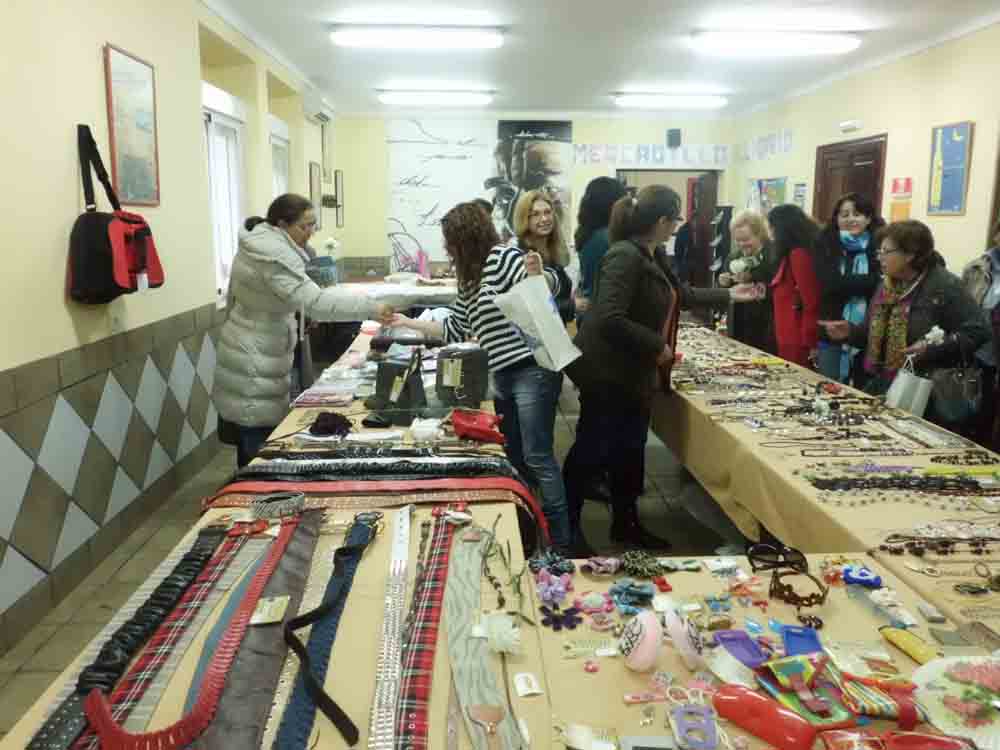 Primer mercadillo solidario en Pearroya